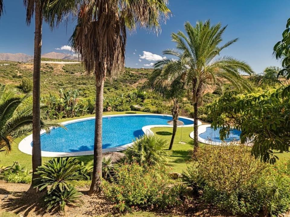 Апартаменты Penthouse Majestic Costa Golf Касарес Экстерьер фото
